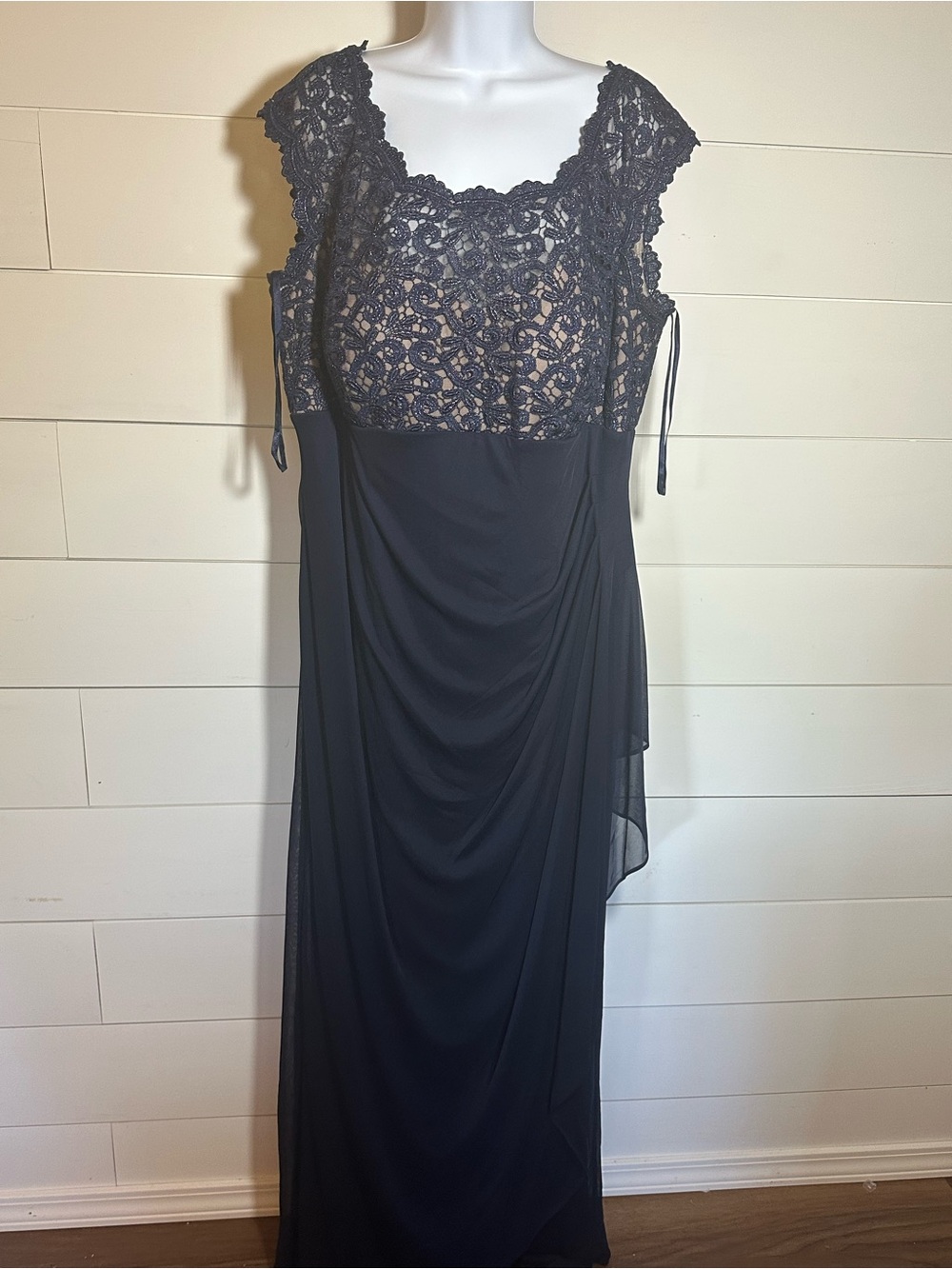 Elegant Navy Lace Evening Dress